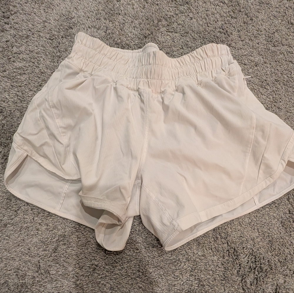Lululemon Hottie Hot High-Rise Short 4" – Soft White – Size 8